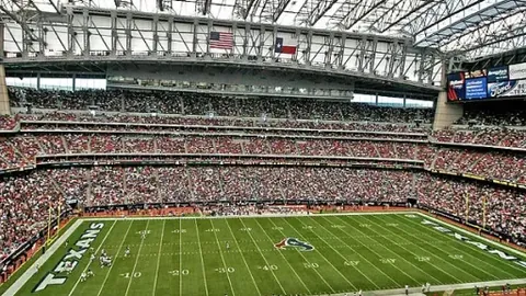 荷兰队37场比赛加克波打入21球，紧追亨特拉尔纪录。